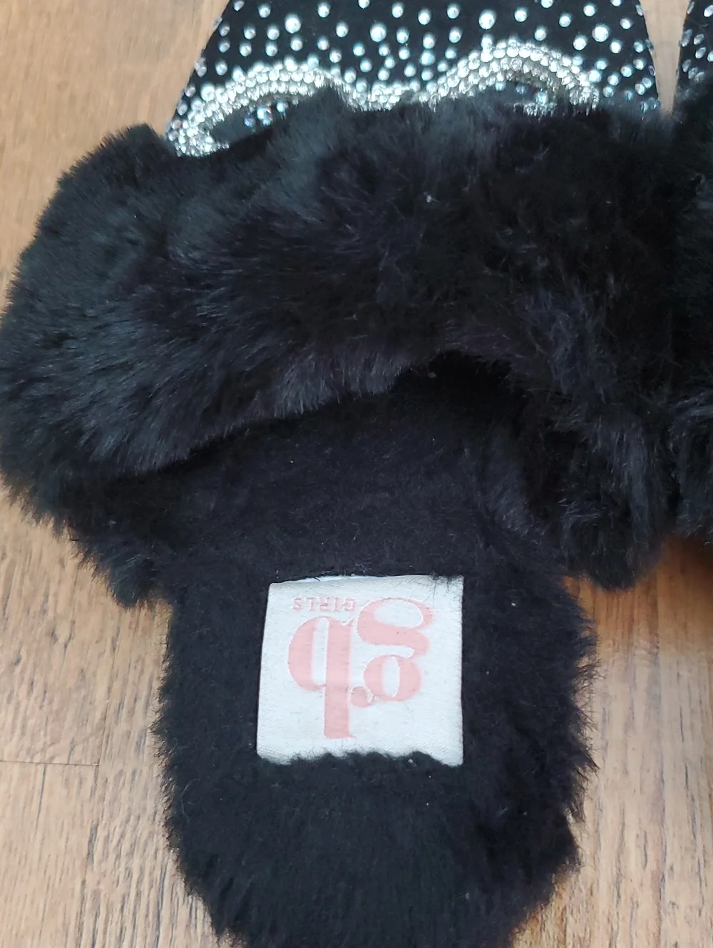 Gianni Bini ComfieeTwo Embellished Rhinestone Bow Faux Fur Slippers in black 12M